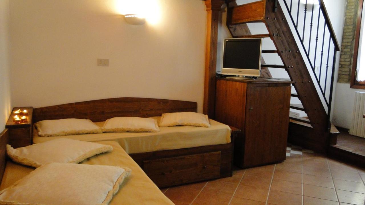 Romantic Venetian Atmosphere Apartment Room photo