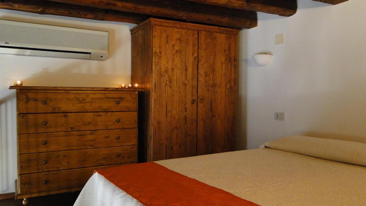 Romantic Venetian Atmosphere Apartment Room photo